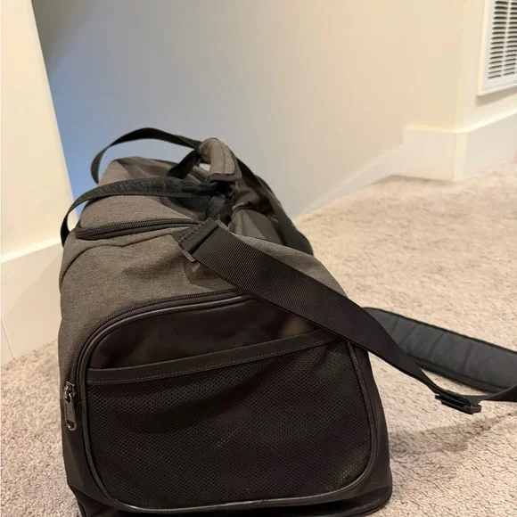 Under Armour Medium Sized Gray and Black Duffel Bag - Picture 2 of 6